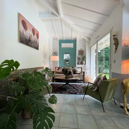 Semesterbostad La Maison Blanche De Lanton