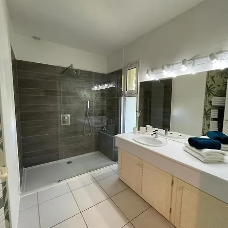 度假居 La Maison Blanche De *